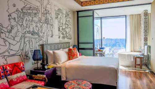 1 King Bed Standard Heritage View with Bath