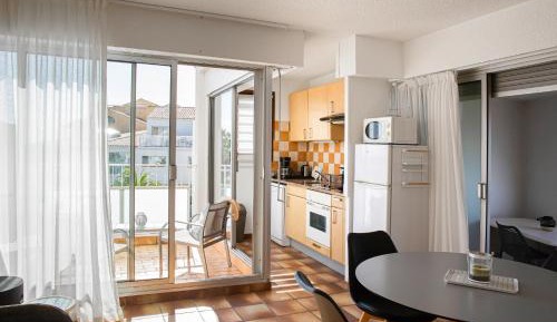 Three-Bedroom Apartment with Terrace (6 People) - Sea View