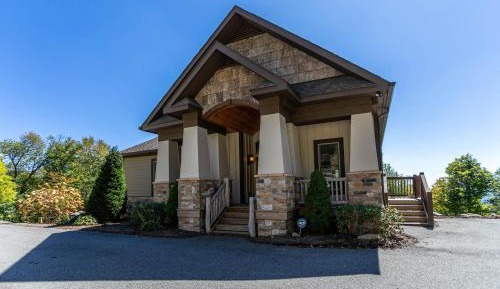 Three-Bedroom Vacation Home 