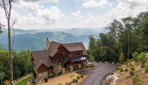 Five-Bedroom Holiday Home