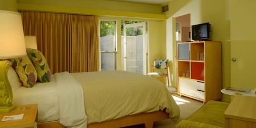 Queen Room with Garden View