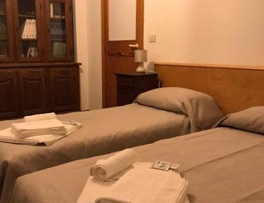 Twin Room with Private External Bathroom