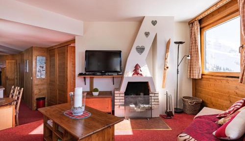 Apartment with Mountain View