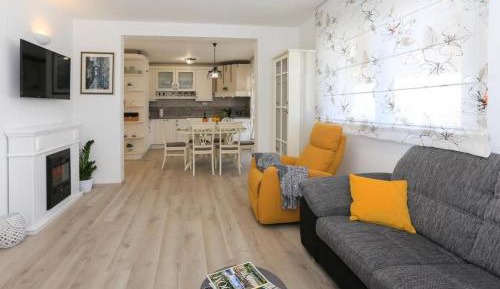 Three-Bedroom Apartment with Balcony and Sea View