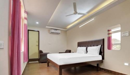 Deluxe Room (2 Adults + 1 Child)