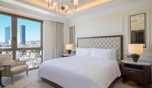 Grand, Club lounge access, Suite, 1 King, Skyline view