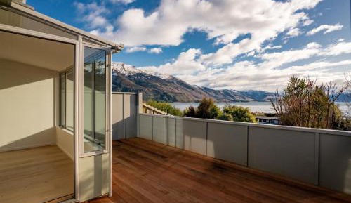 Apartment with Lake View