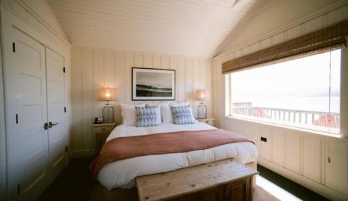 Bungalow - Water Front 