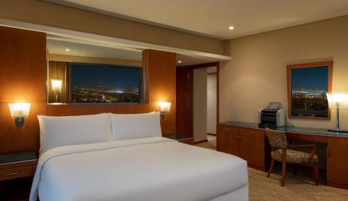 Junior Queen Suite