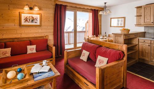 One-Bedroom Apartment with Alcove (6 Adults)