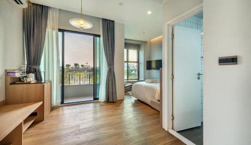 Deluxe Double or Twin Room with City View