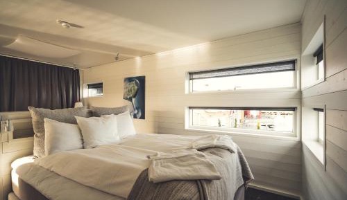 One-Bedroom Suite with Sea View - Disability Access