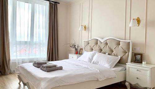 One-Bedroom Apartment with Bay View