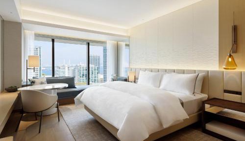 Bayside King Room with City View