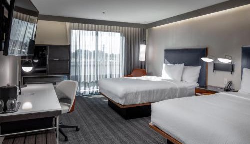 Queen Room with Two Queen Beds - Hearing Accessible