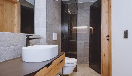 Three-Bedroom Chalet with Sauna and Outside Bathtub