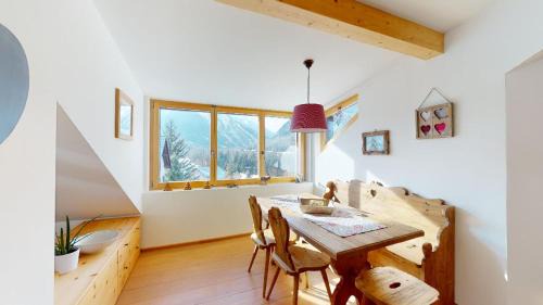 Apartment with Mountain View