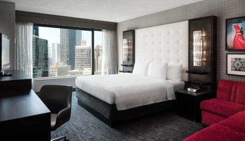 Guest room with king bed, city view - High Floor