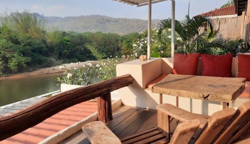 Deluxe King Room with River View