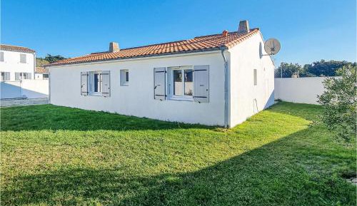 Three-Bedroom Holiday Home 