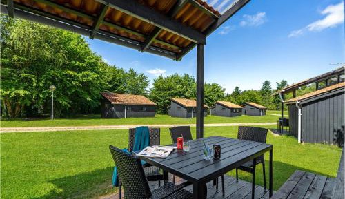 One-Bedroom Holiday Home