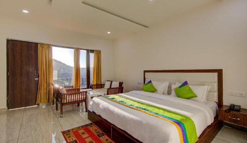 Deluxe room With Balcony & Mini Fridge