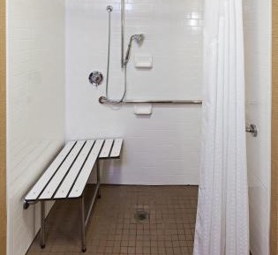 King Suite with Roll-In Shower - Disability Access/Non-Smoking