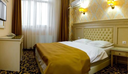 Deluxe Room (2 Adults + 1 Child)