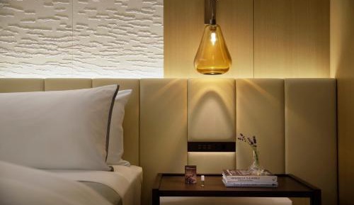 Deluxe King Room with City View