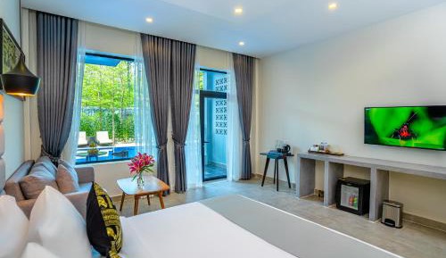 Suite King Pool Access