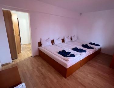 Quadruple Room with Private Bathroom