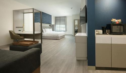 King Suite with Sofa Bed 
