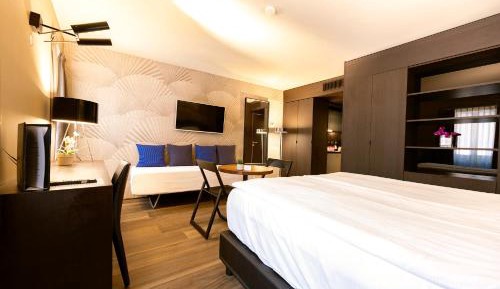 Deluxe Suite