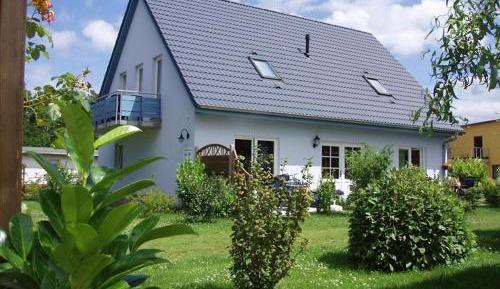 One-Bedroom Apartment with Terrace