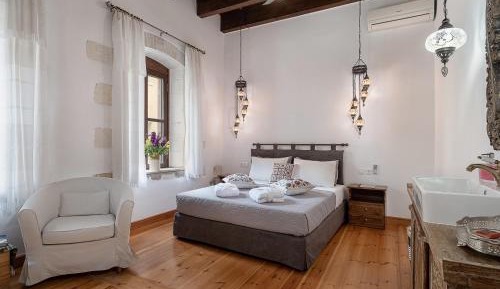Deluxe King Suite