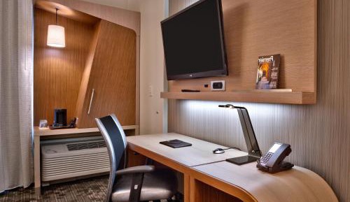 One-Bedroom Queen Suite