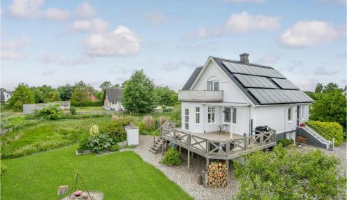 Four-Bedroom Holiday Home