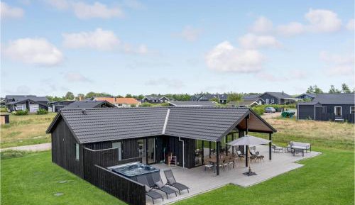Three-Bedroom Holiday Home 