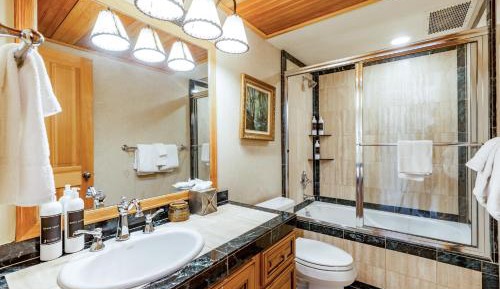 3 Bedroom Condominium with Spa #212