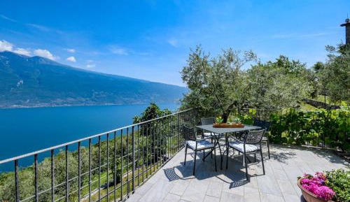 Apartment with Lake View