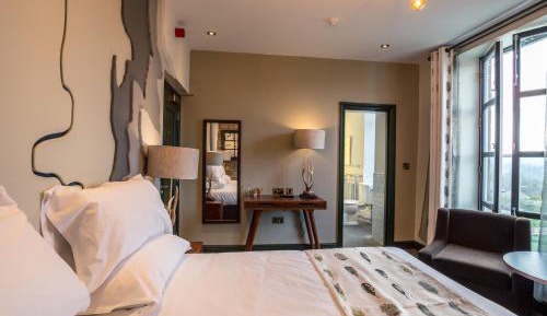 Suite with Mountain View
