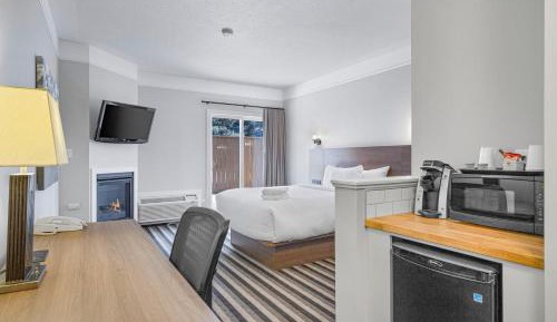 Deluxe King Room - No pets allowed