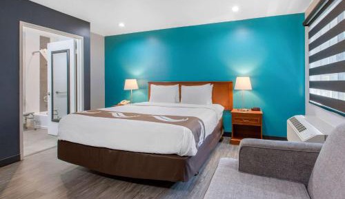 Standard Room, 1 King Bed, Accessible Tub, Non Smoking