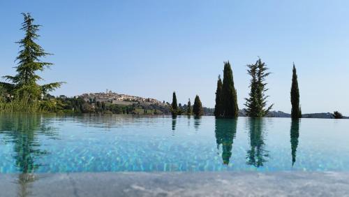 Apartment with Garden View and Pool