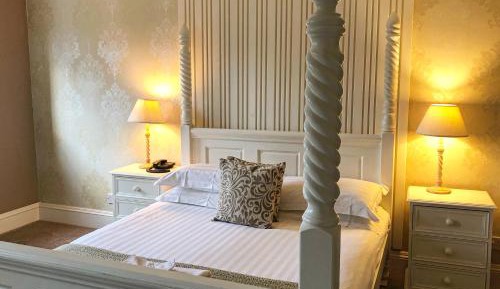 Four Poster Room