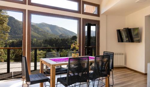 Apartment with Mountain View
