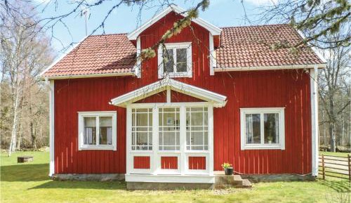 Three-Bedroom Holiday Home 