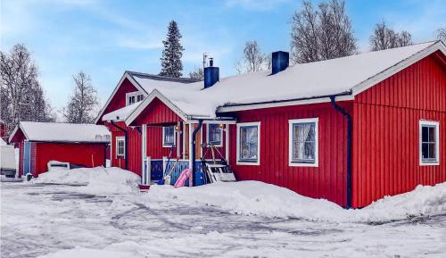 Three-Bedroom Holiday Home 