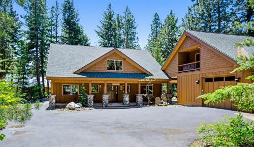 Five Bedroom Holiday Home