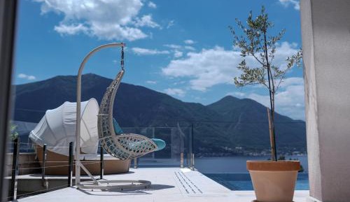 Apartment with Pool View 